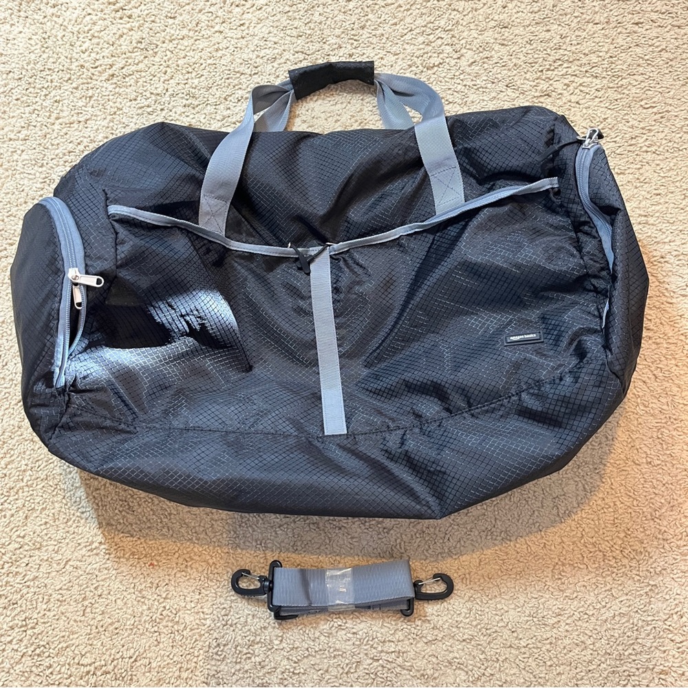 Amazon Basics Dark Grey Black Duffle Bag Travel Foldable Easy Storage Modern